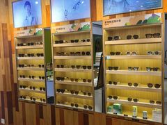 -LOOK眼镜·蔡司依视路配镜(宝山万达店)