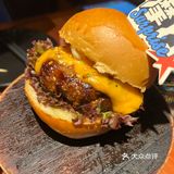 还吃摩打食堂的小汉堡了！里面牛肉真的好香