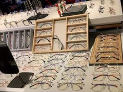 -宏宇眼镜蔡司依视路折扣店(兆佳眼镜城店)