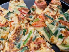 海鲜葱饼-明洞阿姨·韩式酱蟹烤肉·创意料理(三元桥店)