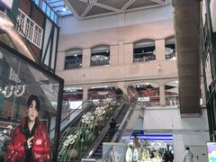 -燕莎奥特莱斯购物中心