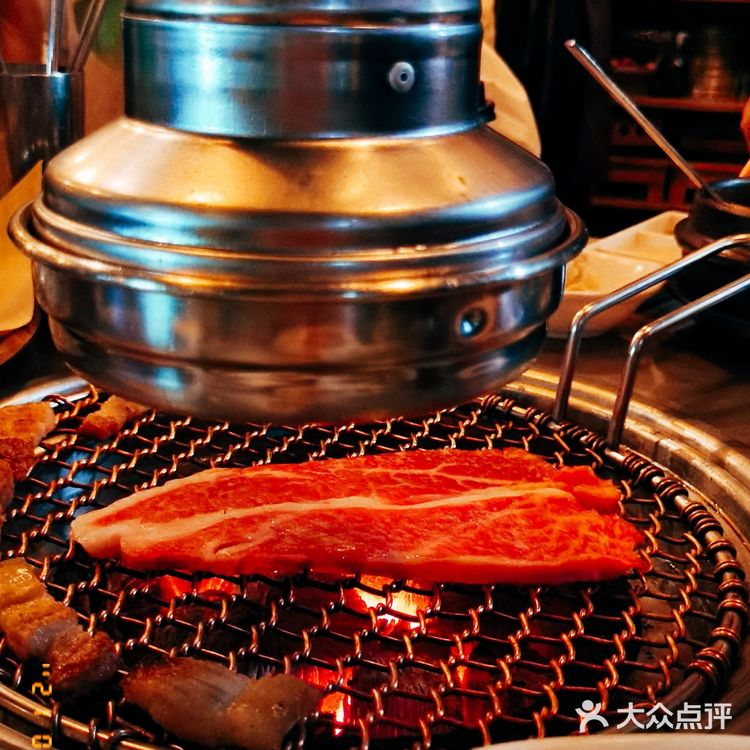 街边氛围感满点的烤肉店推荐