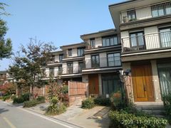 -田园东方蜜桃村的田野营地