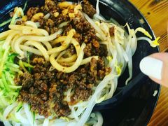 -丽虹云南过桥米线(兴工街店)