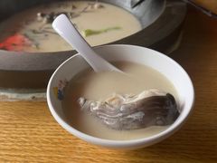 -咕嘟草帽鱼·牛奶一样的鲜鱼汤(天鹅湖万达广场店)