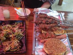 -许西美食一条街