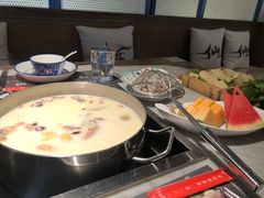 -尚尚仙·酸汤猪手·猪肚鸡火锅(华联万柳购物中心店)