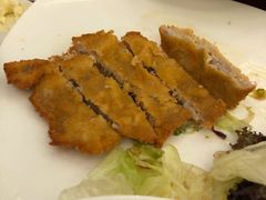 崇明生态猪炸猪排配辣酱油-红房子西菜馆(淮海中路店)