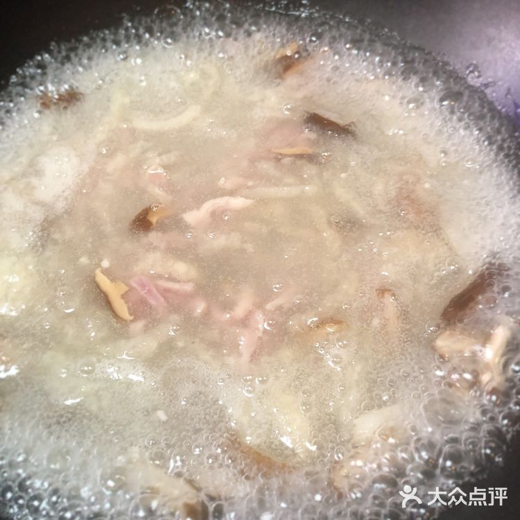 啤啤有煮意之减脂汤谱【浮皮香菇肉丝羹】