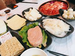 -鲜入围煮花胶鸡海鲜火锅