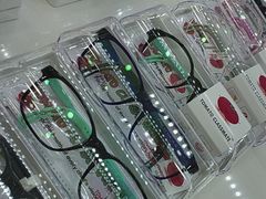 -翰佐蔡司小乐圆·依视路星趣控·暴龙眼镜折扣店