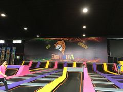-嘿哟动霸CHUA·新潮玩运动娱乐中心·蹦床滑冰团建乐园