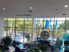 -上海宝信宝马4S店