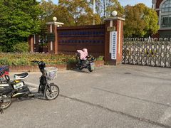 -房地产交易中心-停车场