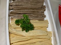 -左庭右院鲜牛肉火锅(浦江欢乐颂店)