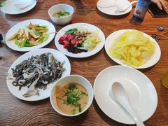 腐竹拌芹菜-清真吴记门钉肉饼·喜多利