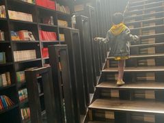 -钟书阁(松江泰晤士小镇店)