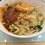 大口吃面，小心烫嘴啊
