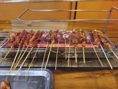 -哈尔滨小酒馆·鲜肉现穿自助烧烤(康新花园店)