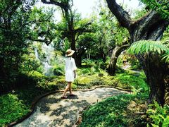 -Chom Cafe and Restaurant