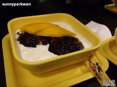 芒果白雪黑糯米甜甜-满记甜品(巴黎春天宝山店)