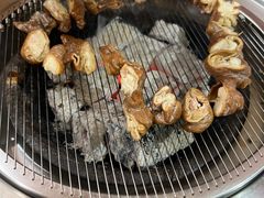 -围炉肉舍•炭烤活鳗•丹东海鲜烤肉(步行街店)