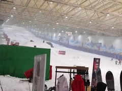 -乔波室内滑雪场