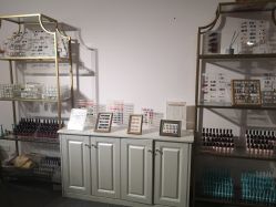 -Yolee雅妮容颜定制美睫·美甲