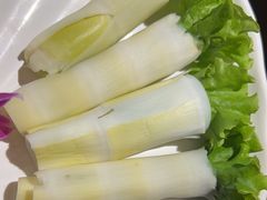 -老牌坊云南鱼豆花火锅(哈西万达店)