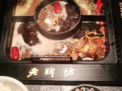 -老牌坊云南鱼豆花火锅(哈西万达店)