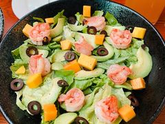 芒果牛油果烤虾沙拉-普兰达德国餐厅·德式脆皮烤猪肘·自酿啤酒(观唐店)