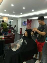 -星座SALON烫染接发馆