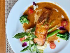 -Chom Cafe and Restaurant