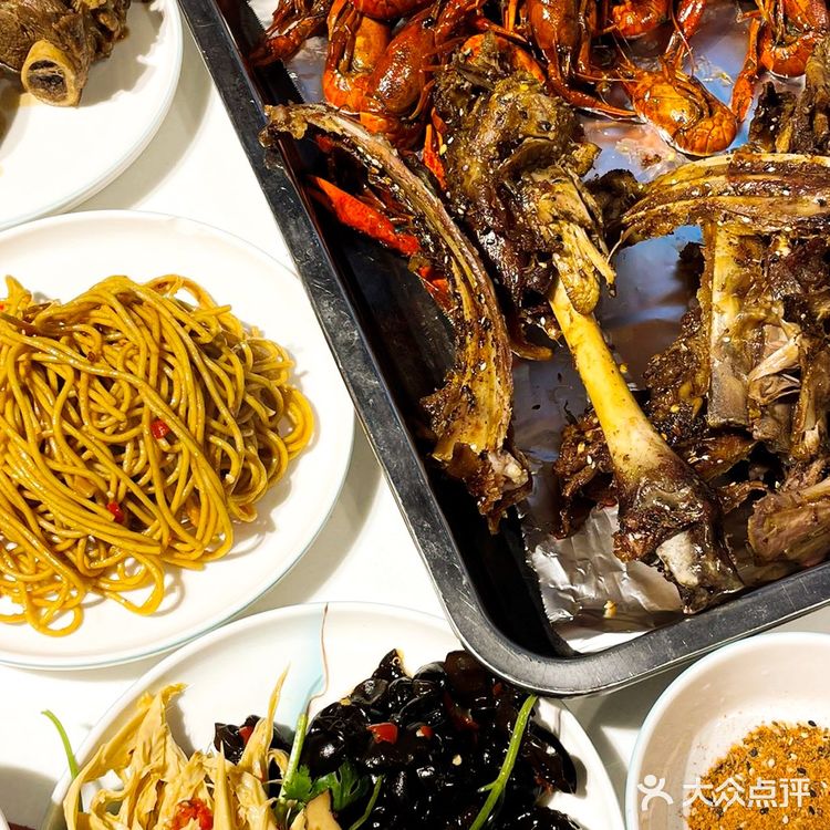 人均100不到|||自助烤全羊[调皮]我怕是要吃吐了