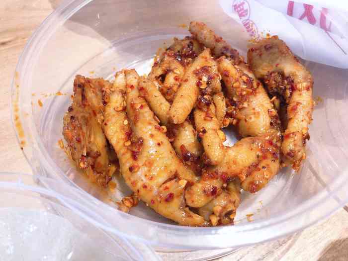 嘉州九妹凤爪(悠方店)-"朋友推荐了这家好吃的鸡爪爪,作为吃鸡不爱.