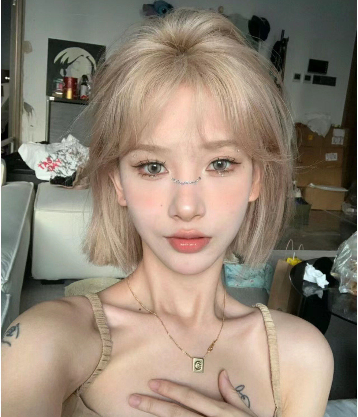 白金色 短发 超a发型