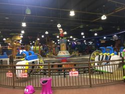 -维佳童话镇演出现场(徐东店)