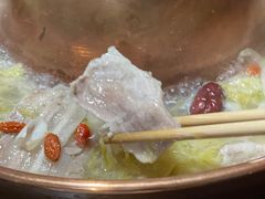 -果松木炭酸菜铜火锅·外婆参鸡汤