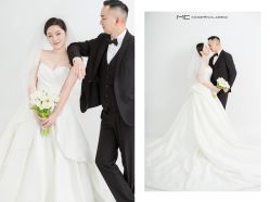 -现代经典婚纱摄影