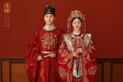 -雪中彩影婚纱摄影·微光艺术中心