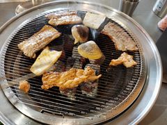 -围炉肉舍•炭烤活鳗•丹东海鲜烤肉(步行街店)