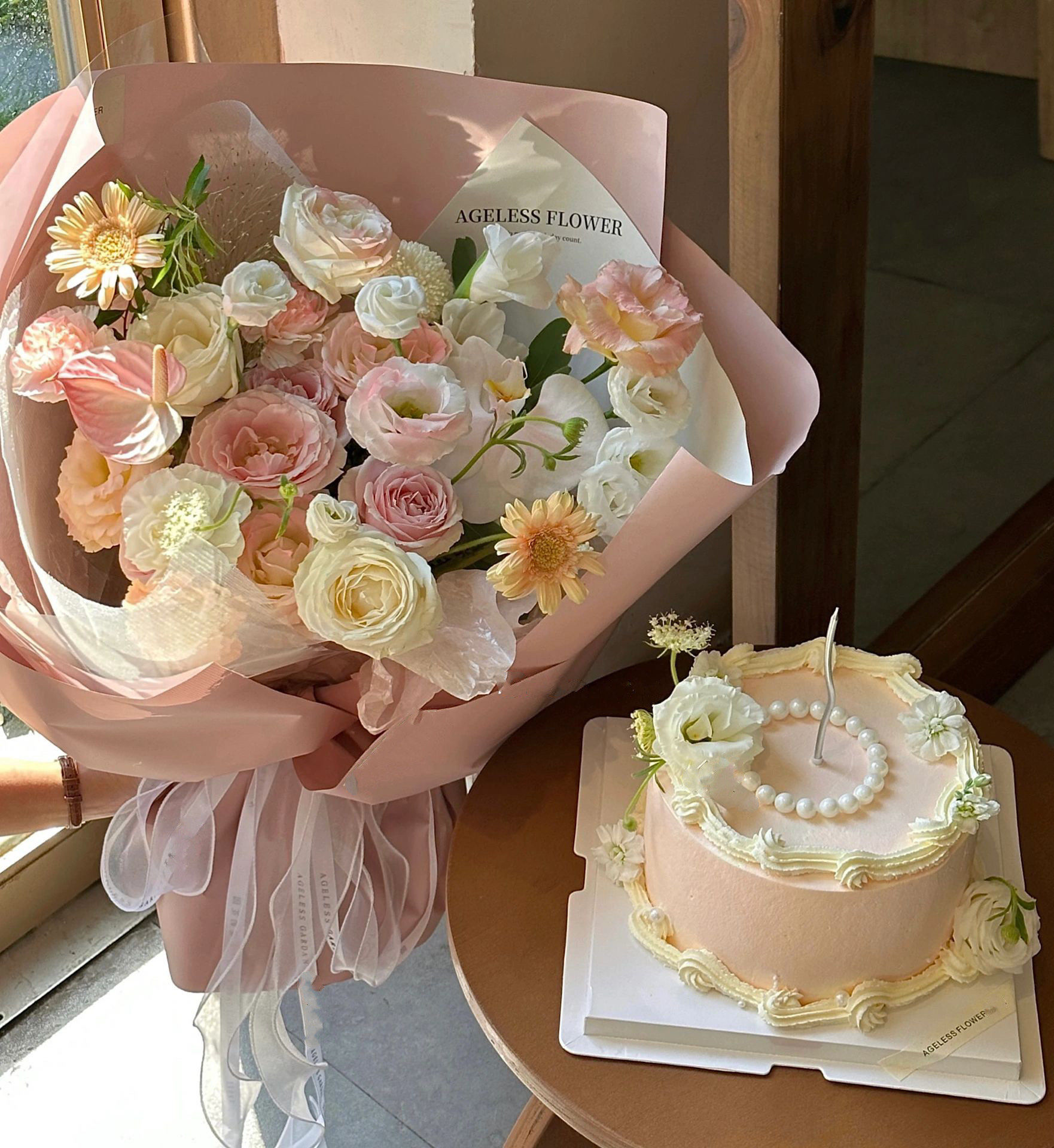 🌷♥|记录日常浪漫～ 客定鲜花蛋糕组合 #鲜花蛋糕 #粉色系