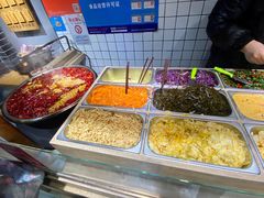 自助取餐区-三兄弟高炉烧饼