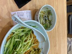 雪菜笋丁拌面-顾一碗馄饨·烧麦(儿童医学中心店)