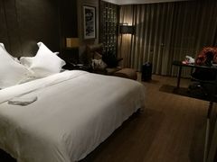 -武汉光谷广场杨家湾地铁站怡程酒店