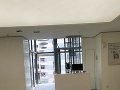 -卡罗酒店(东门晒布地铁站店)