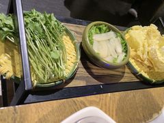 -尚尚仙·酸汤猪手·猪肚鸡火锅(华联万柳购物中心店)