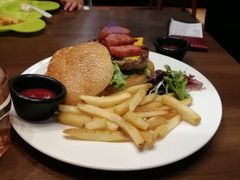 -拉亚汉堡经典餐厅(商城路店)