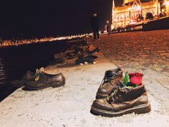 -多瑙河畔鞋履雕塑