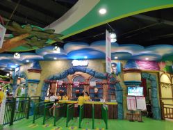 -维佳童话镇演出现场(徐东店)